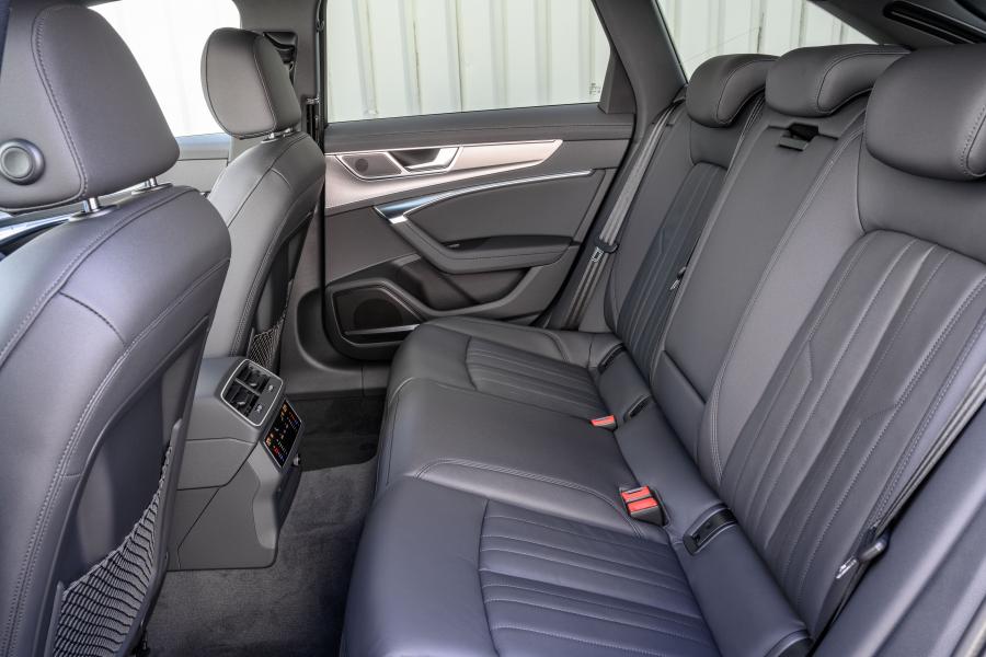 Интерьер Audi A6 50 TDI Allroad Quattro 2019 года  (UK) (фото 35 из 40)